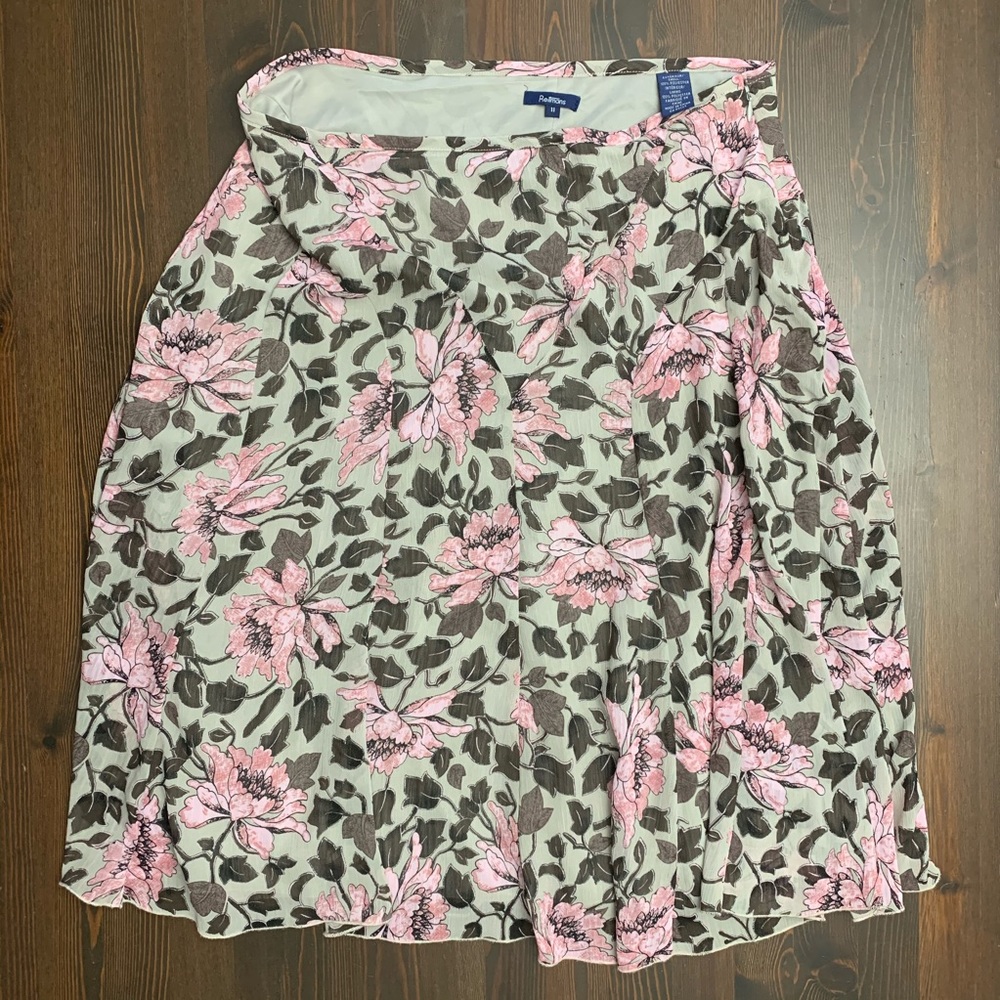 2 FOR $20 Reitmans flowy flowery skirt